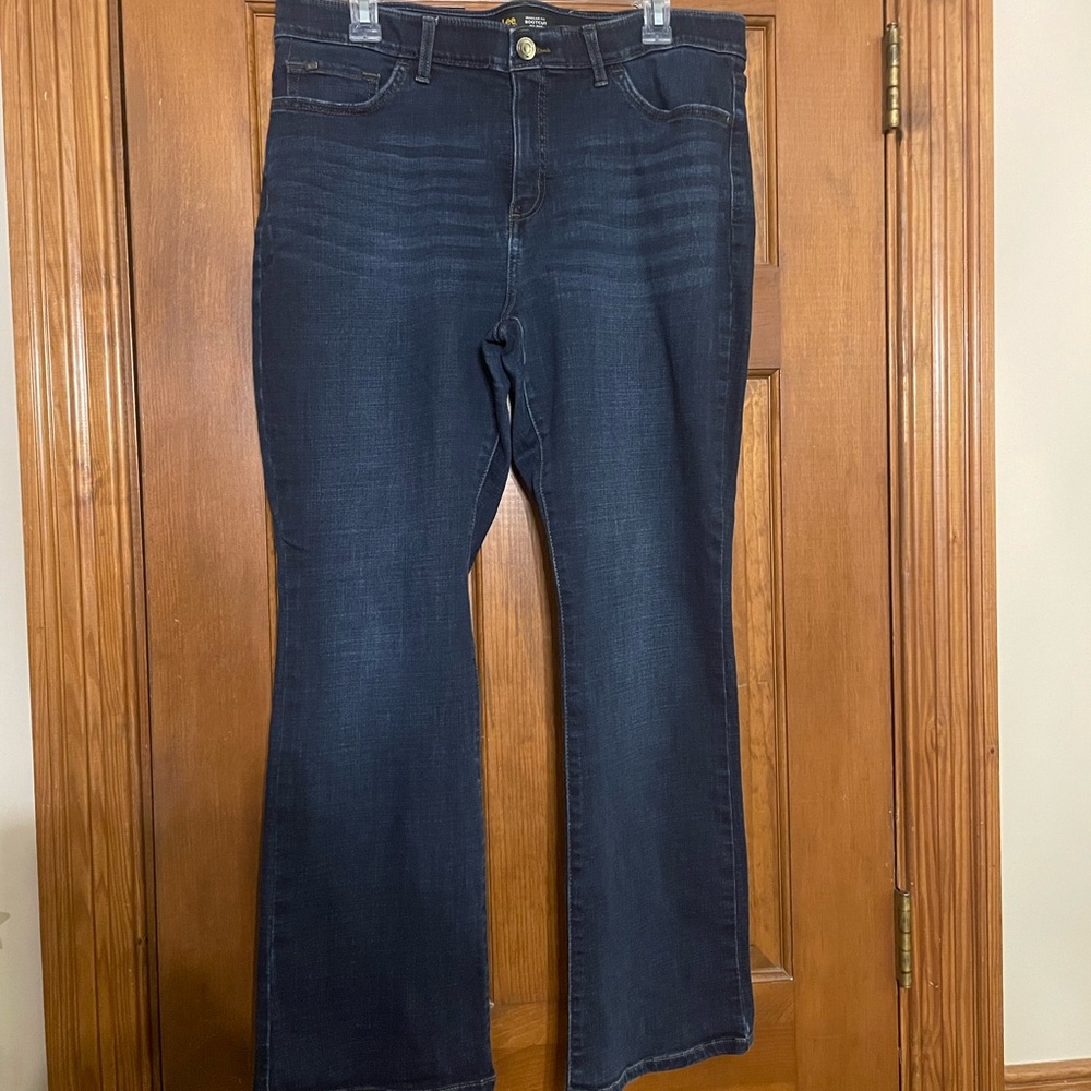 Lee Petites Regular Fit Bootcut MidRise Flex Motion Women's Jeans, Size 12P/14P